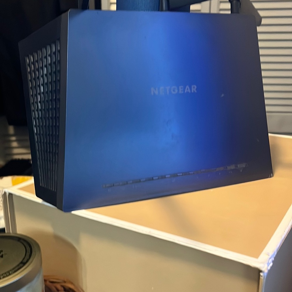 Netgear nighthawk AC 1900 smart Wi-Fi router model nine 7000